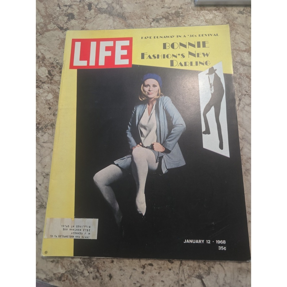 Life Magazine January 12, 1968 - Faye Dunaway - Vietcong‎ - Strip Mining